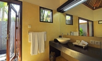 Villa Sasoon Guest Bathroom | Candidasa, Bali