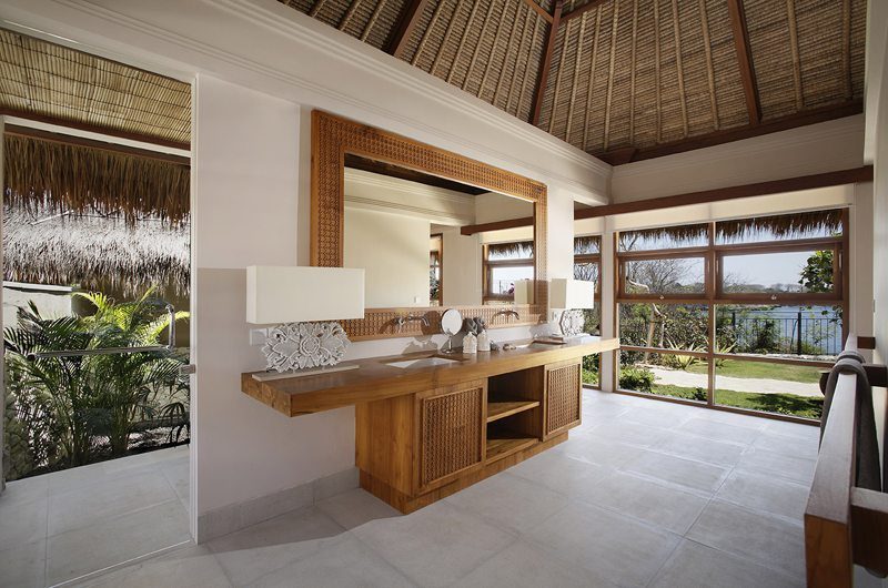 Villa Tanjung En-suite Bathroom | Nusa Lembongan, Bali