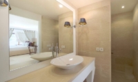 Villa Venus Bali Bathroom | Pererenan, Bali