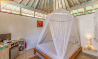 Les Villas Ottalia Gili Meno Bedroom with Lamps | Gili Meno, Lombok