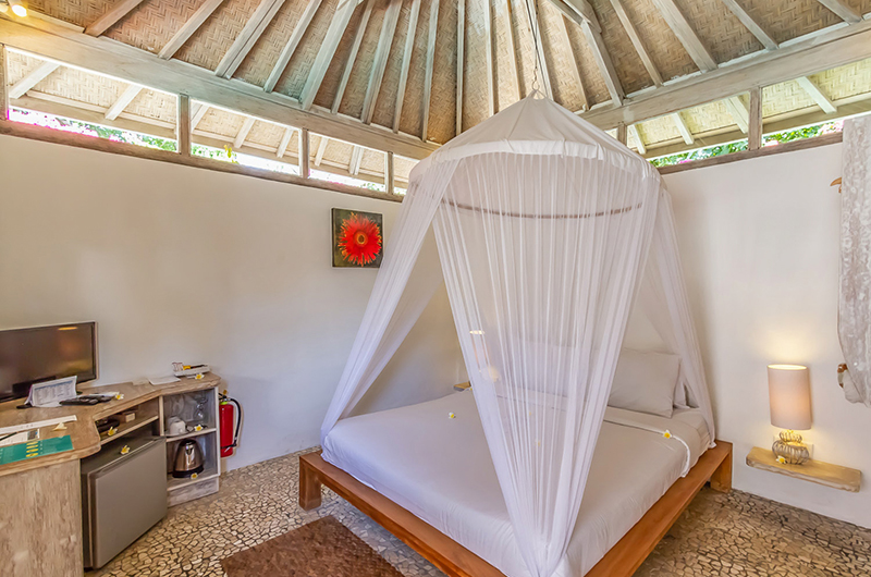 Les Villas Ottalia Gili Meno Bedroom with Lamps | Gili Meno, Lombok