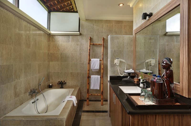 Vila Ombak En-suite Bathroom | Gili Trawangan, Lombok