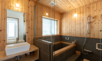 The Owl House Japanese Bathtub | Hirafu, Niseko