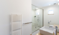 The Owl House Bathroom | Hirafu, Niseko