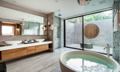 Villa Amarapura Master Bathroom with Bathtub | Cape Yamu, Phuket
