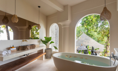 Villa Maison Matisse Bathroom One with Bathtub | Seseh-Tanah Lot, Bali