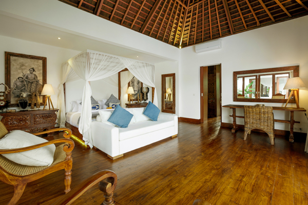 Villa Naty Bedroom with Sofa and Study Table | Umalas, Bali