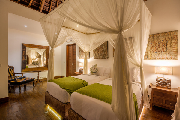 Villa Naty Twin Bedroom with Side Lamps | Umalas, Bali