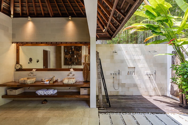 Villa Naty Master Bathroom One | Umalas, Bali