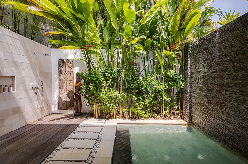 Villa Naty Master Bathroom One Sunken Bathtub | Umalas, Bali