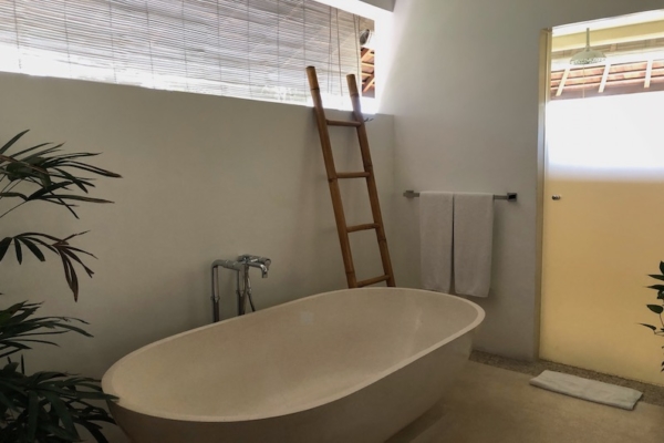 Villa Tjitrap Indoor Guest Bathtub | Seminyak, Bali