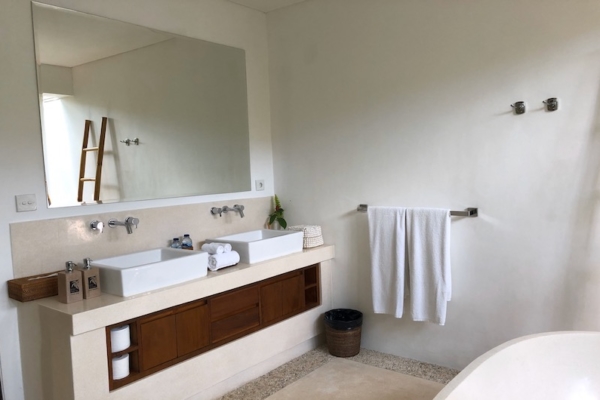 Villa Tjitrap Bathroom with Mirror | Seminyak, Bali