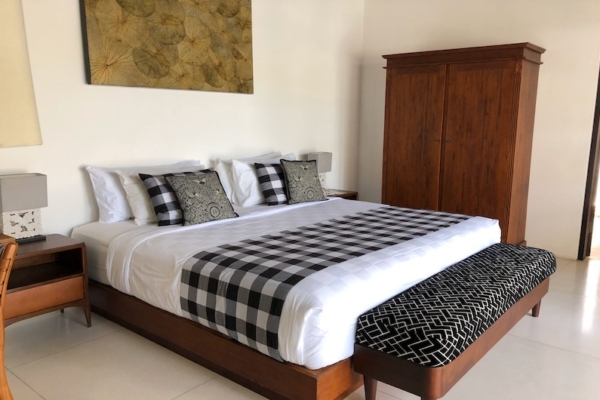 Villa Tjitrap Bedroom with Black and White Sheet | Seminyak, Bali