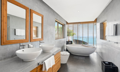 Karpe Diem Bathroom Two with Bathtub | Chaweng, Koh Samui