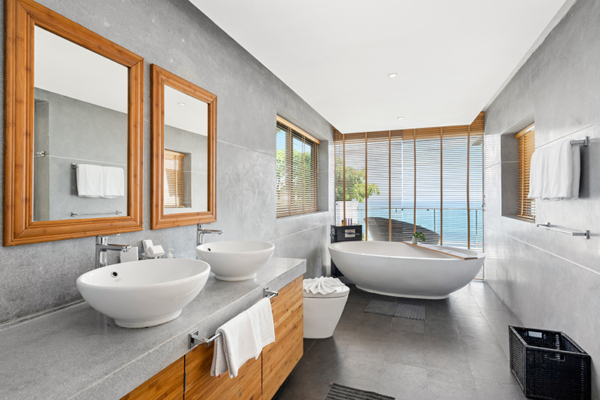 Karpe Diem Bathroom Two with Bathtub | Chaweng, Koh Samui