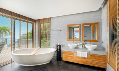 Karpe Diem Bathroom Three with Bathtub | Chaweng, Koh Samui
