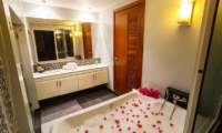 Kyerra Villa Bathtub | Phuket, Thailand