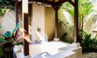 Villa Gembira Batubelig Bathtub | Batubelig, Bali