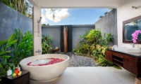 Villa Kubu Bidadari Master Bathroom | Canggu, Bali