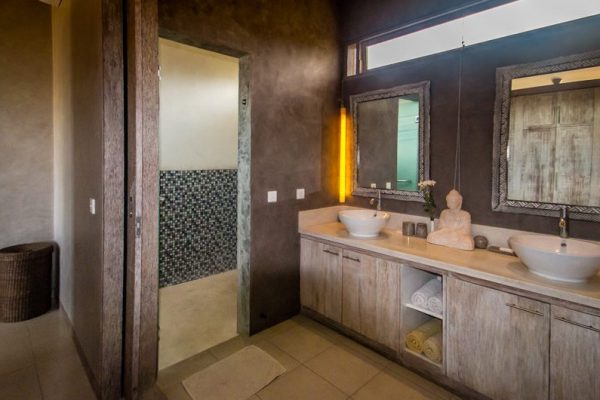 Villa Lisa En-suite Bathroom | Seminyak, Bali