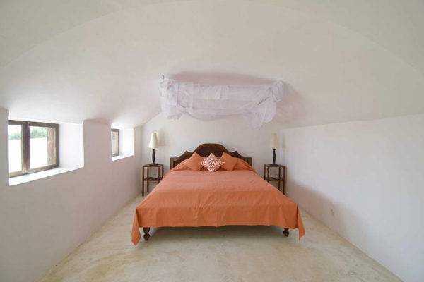 Pointe Sud Bedroom with Orange Sheet | Mirissa, Sri Lanka