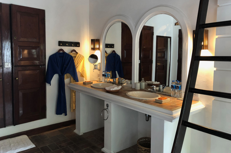 Pointe Sud His and Hers Bathroom with Mirrors | Mirissa, Sri Lanka