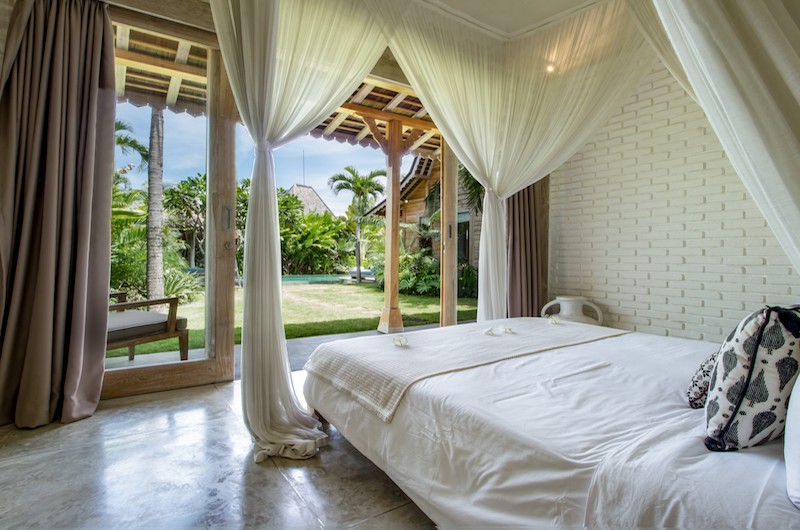 Get Villa Little Mannao Background