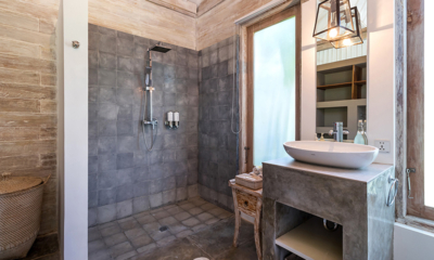 Villa Little Mannao Bathroom Two with Shower | Kerobokan, Bali