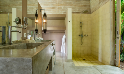 Villa Mannao Estate Villa Mannao Bathroom Six with Shower | Kerobokan, Bali