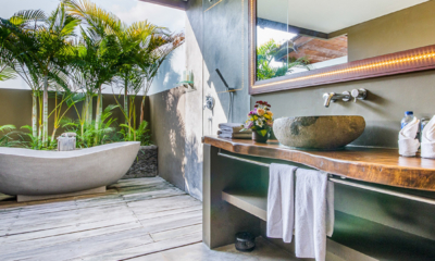 Villa Yoga Bathroom One with Bathtub | Seminyak, Bali