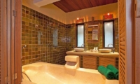 Laemset Lodge 6B Master Bathroom | Koh Samui, Thailand