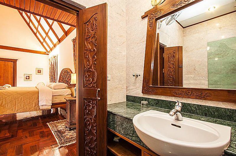 Baan Wat En-suite Bathroom | Pattaya, Thailand
