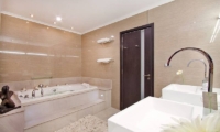 Royale Grand Villa Master Bathroom | Pattaya, Thailand