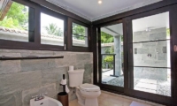 The Tamarind En-suite Bathroom | Pattaya, Thailand