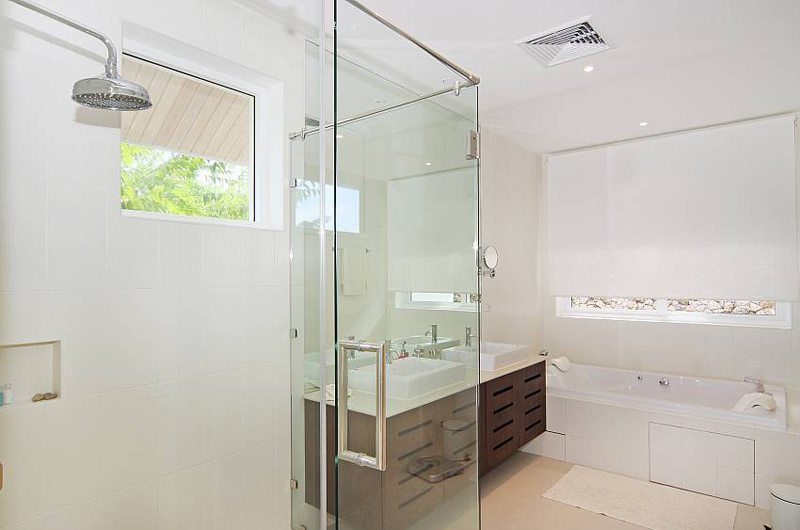 Villa Alangkarn Andaman En-suite Bathroom | Nai Harn, Phuket