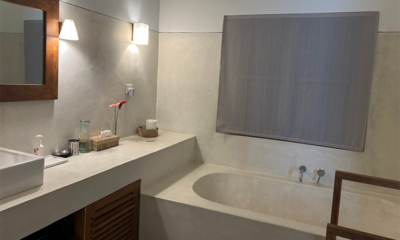 Suriyawatta Bathroom Four with Bathtub | Weligama, Sri Lanka