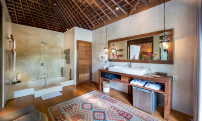 Villa Nag Shampa Bathroom with Mirror and Lights | Ubud Payangan, Bali