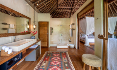Villa Nag Shampa En-Suite Bathroom with Mirror | Ubud Payangan, Bali