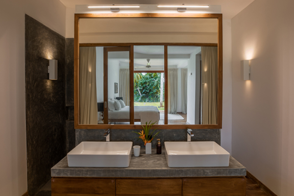 Maliga Kanda Heliconia Suite Bathroom | Galle, Sri Lanka
