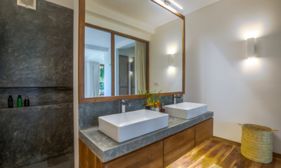 Maliga Kanda Heliconia Suite Bathroom with Mirror | Galle, Sri Lanka
