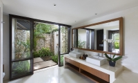 Villa Ambar Bathroom with Mirror | Ungasan, Bali
