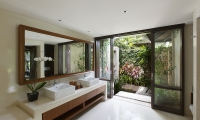 Villa Ambar Bathroom One | Ungasan, Bali