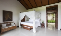 Villa Ambar Bedroom with Seating | Ungasan, Bali
