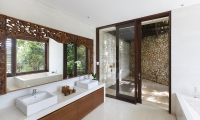 Villa Ambar Bathroom | Ungasan, Bali