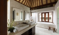 Villa Chintamani Bathroom with Bathtub | Ungasan, Bali