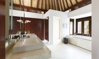 Villa Chintamani Bathroom | Ungasan, Bali