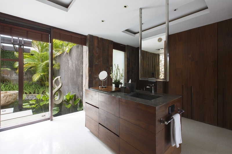 Villa Jamadara Bathroom One | Ungasan, Bali