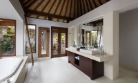 Villa Nora Bathroom | Ungasan, Bali