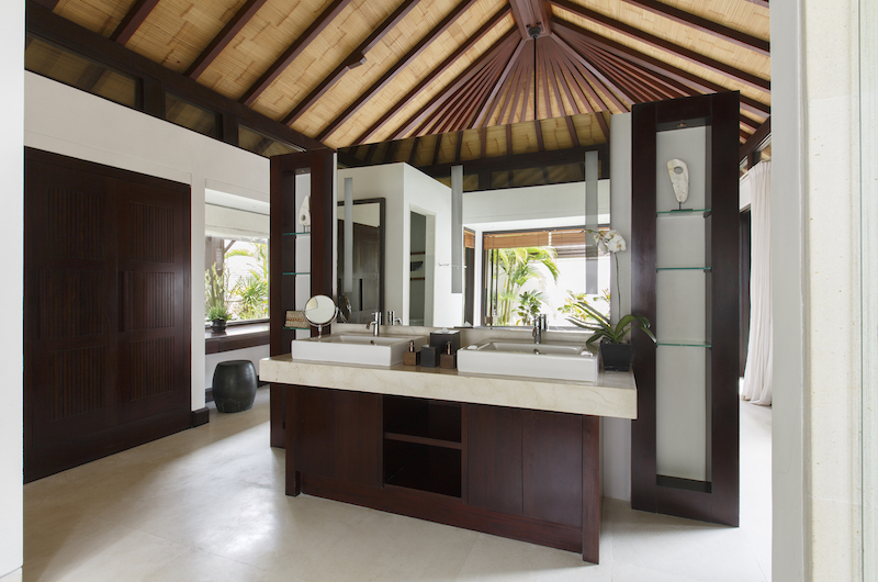 Villa Pawana Bathroom with Mirror | Ungasan, Bali