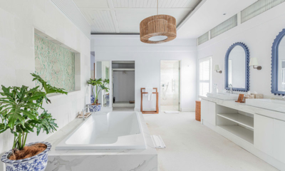 Villa Santai Sorga Bathroom Four with Bathtub | Ungasan, Bali